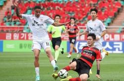 -包含刀光剑影！备受关注的足球比赛即将开启巅峰对决的词条