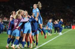 九游体育app下载-英格兰女足队员全力备战下一场比赛