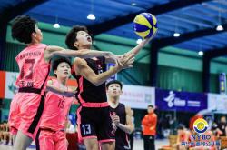 篮球冠军赛场对抗，抢眼表现获众赞美