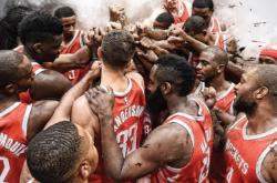 九游体育官方入口-包含热火队主场作战，球迷热情助威团结一心的词条