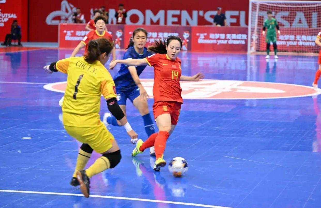 中国女足球员精湛技艺引全场倾倒的简单介绍