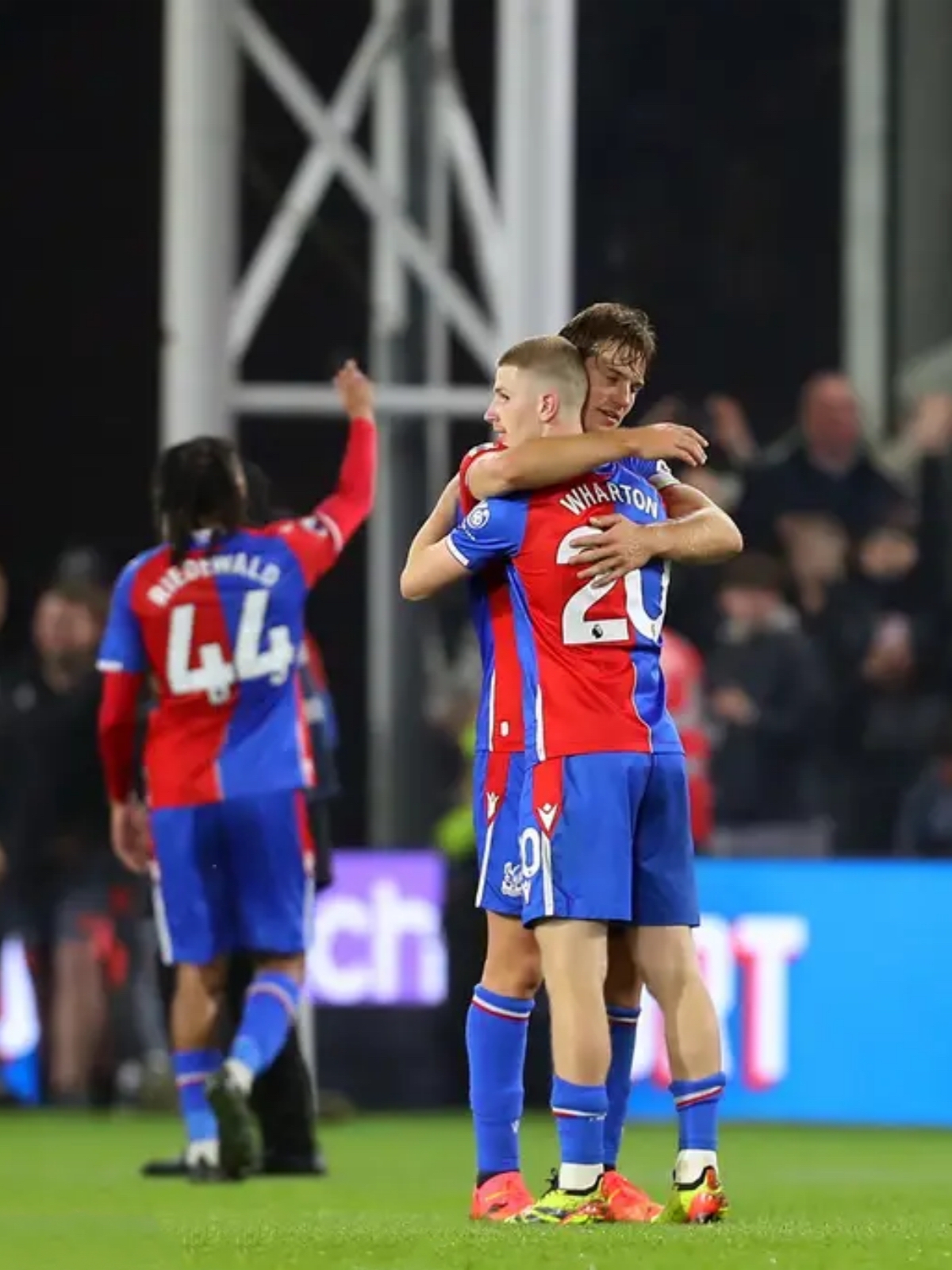 关于水晶宫客场战平,斩获一分让球迷不满唏嘘!的信息 关于水晶宫客场战平,斩获一分让球迷不满唏嘘!的信息