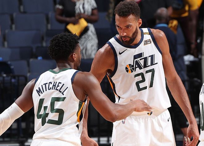 爵士队内线强势，击败对手力夺胜利的简单介绍