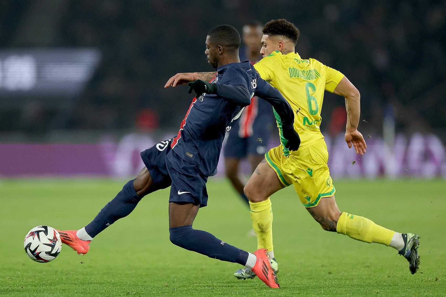 巴黎铁塔再开炮，法甲领跑优势扩大的简单介绍