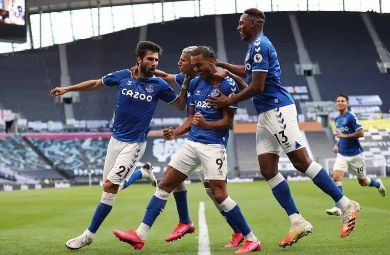 关于那不勒斯客场战平热那亚，顽强保持不败的信息