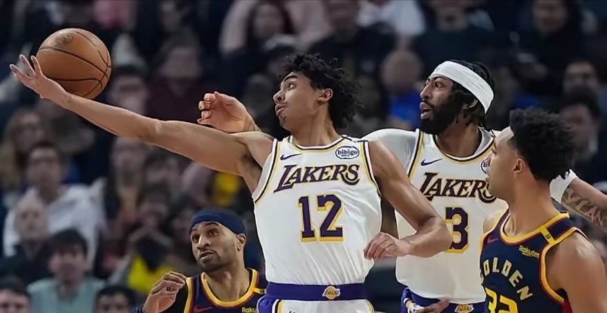 勇士士气大振，战胜湖人终止连败