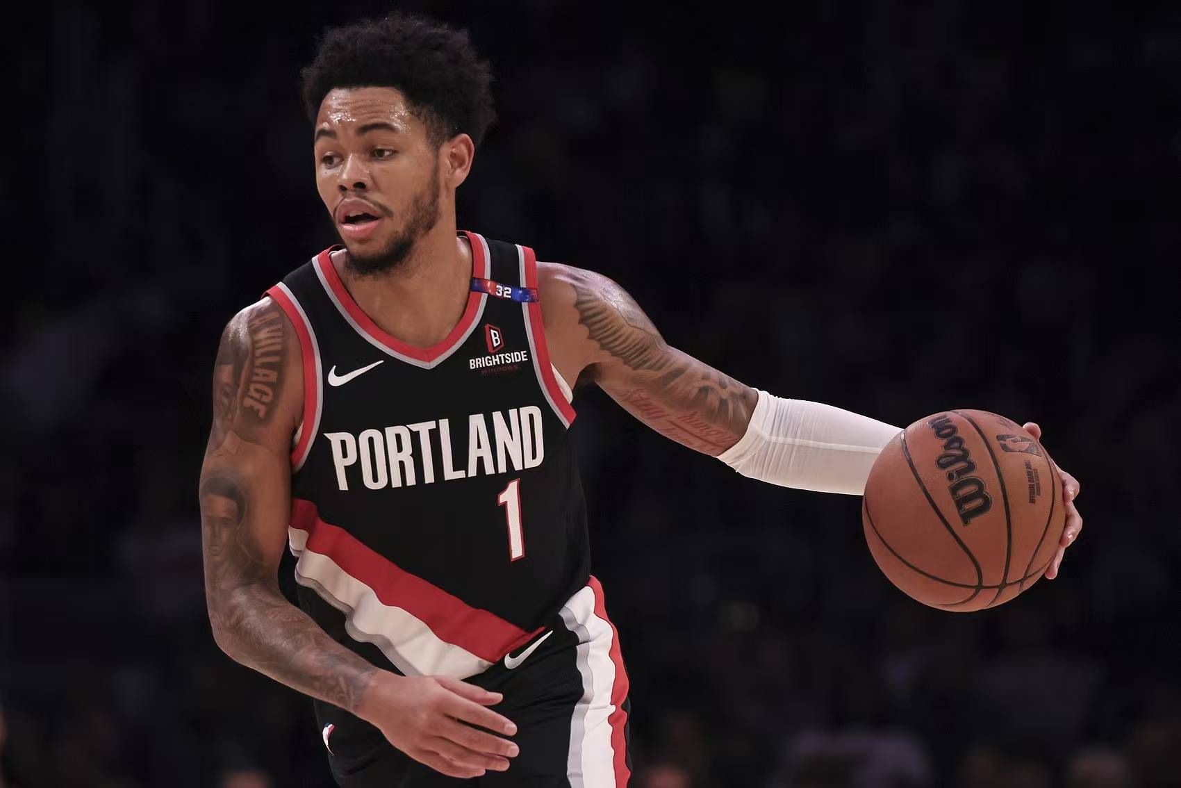 里昂鏖战一场，险胜稳守积分榜前列