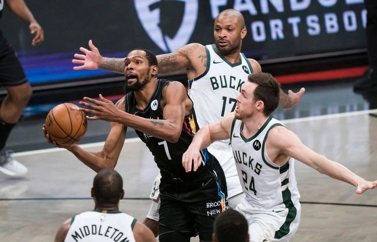 篮网队员联手发威，维持不败记录