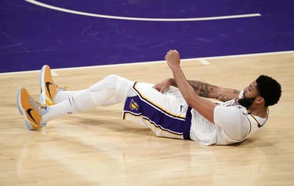 湖人核心球员在全明星比赛中受伤 湖人核心球员在全明星比赛中受伤