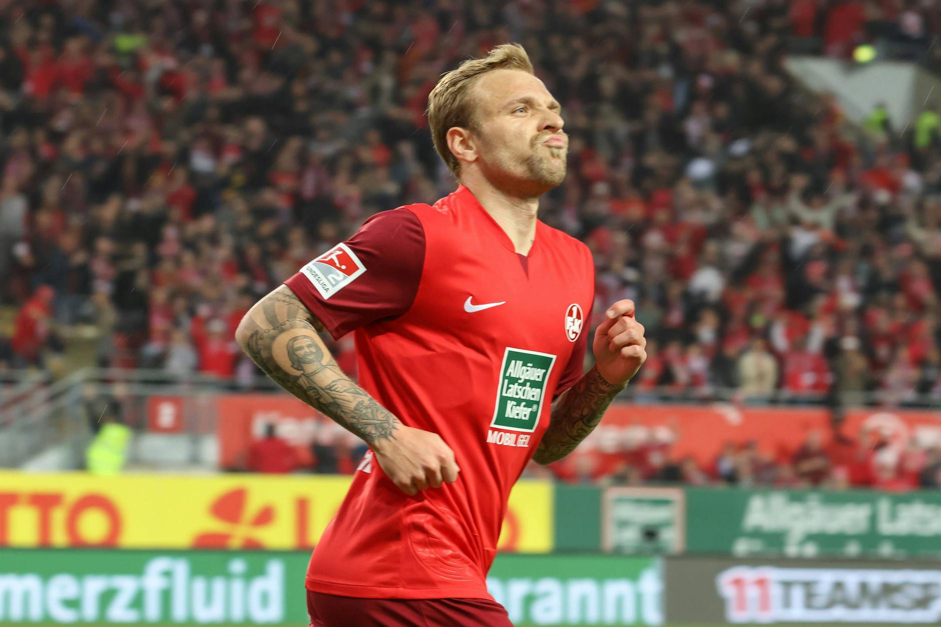 关于RB莱比锡主场击败沃尔夫斯堡，稳操胜券的信息