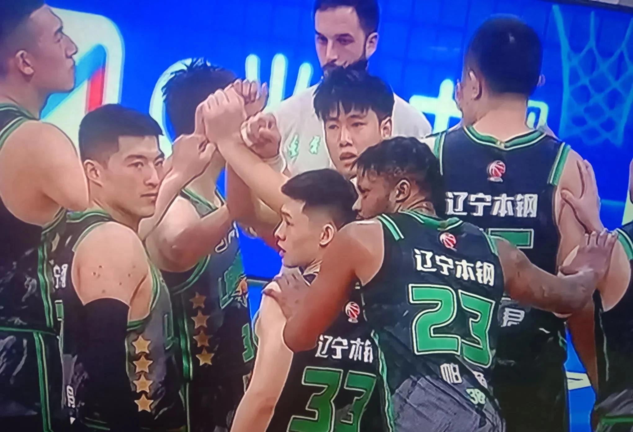 包含进球时机把握得当，锁定胜局晋级下一轮的词条