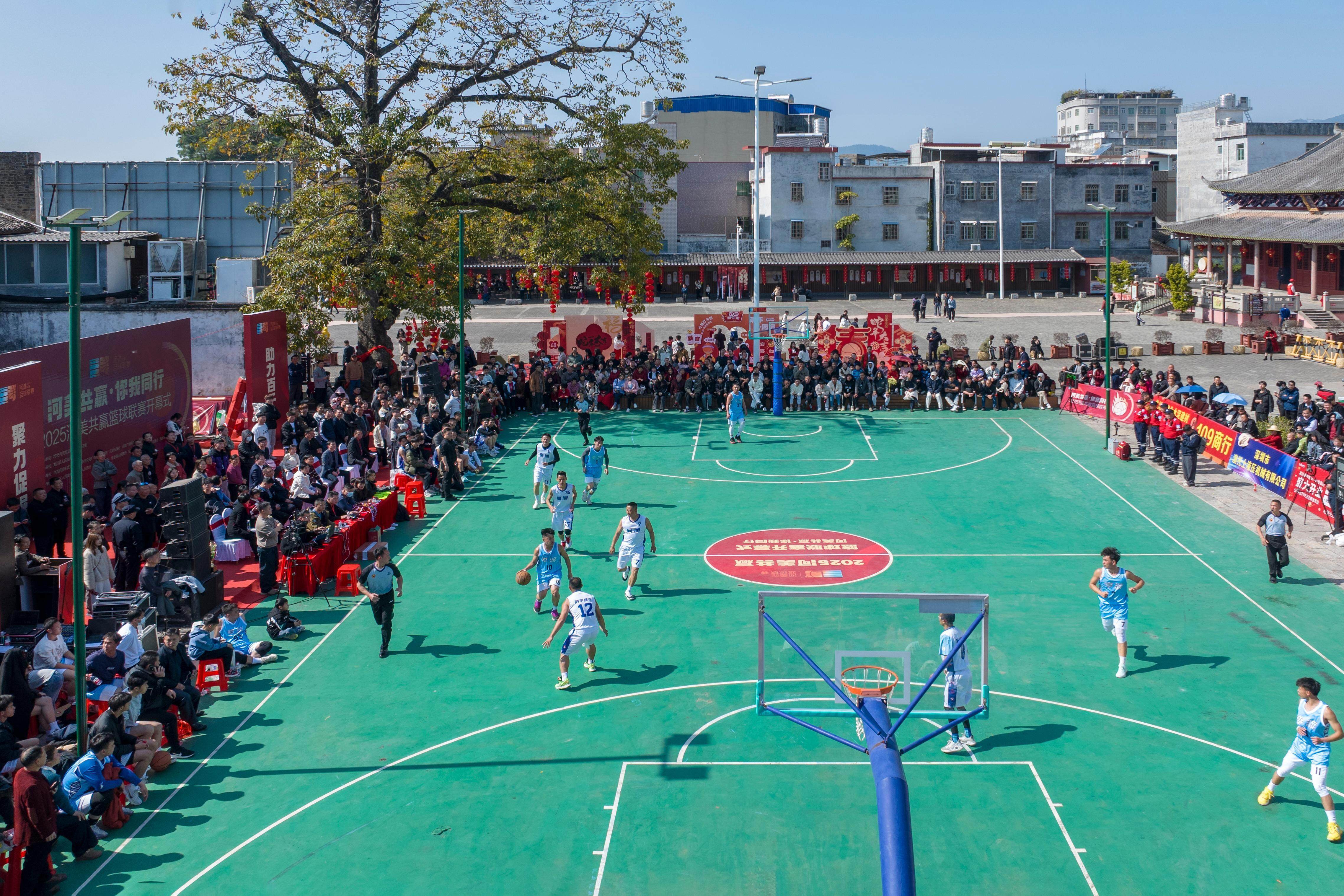 比赛中球员表现抢眼，赢得掌声