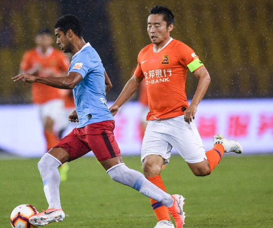 华夏球员替补入场，整体助力球队成功