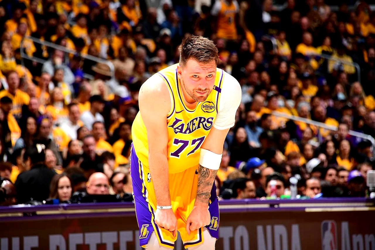 关于太阳朝冲击季后赛而行,布克继续为球队拼搏的信息 关于太阳朝冲击季后赛而行,布克继续为球队拼搏的信息