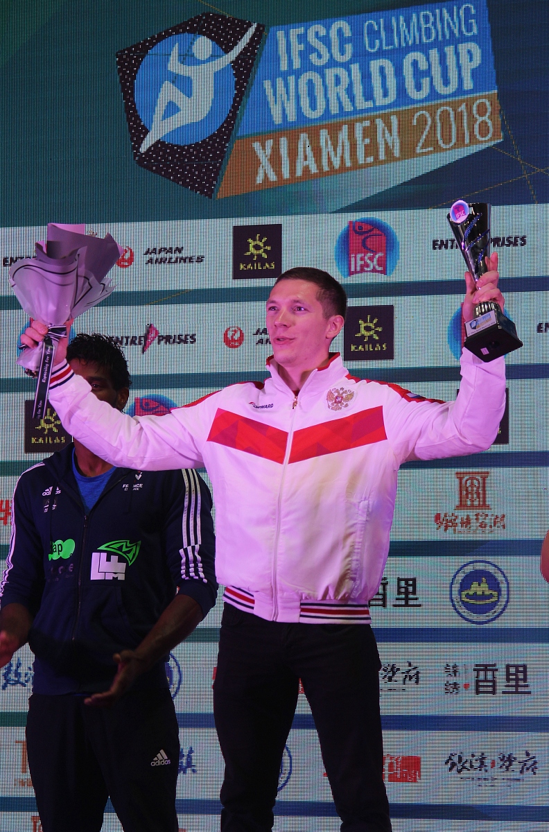 火爆的比赛让球迷们兴奋不已