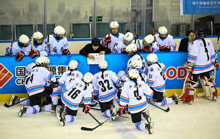 球场上的战术角逐令人眼花缭乱的简单介绍