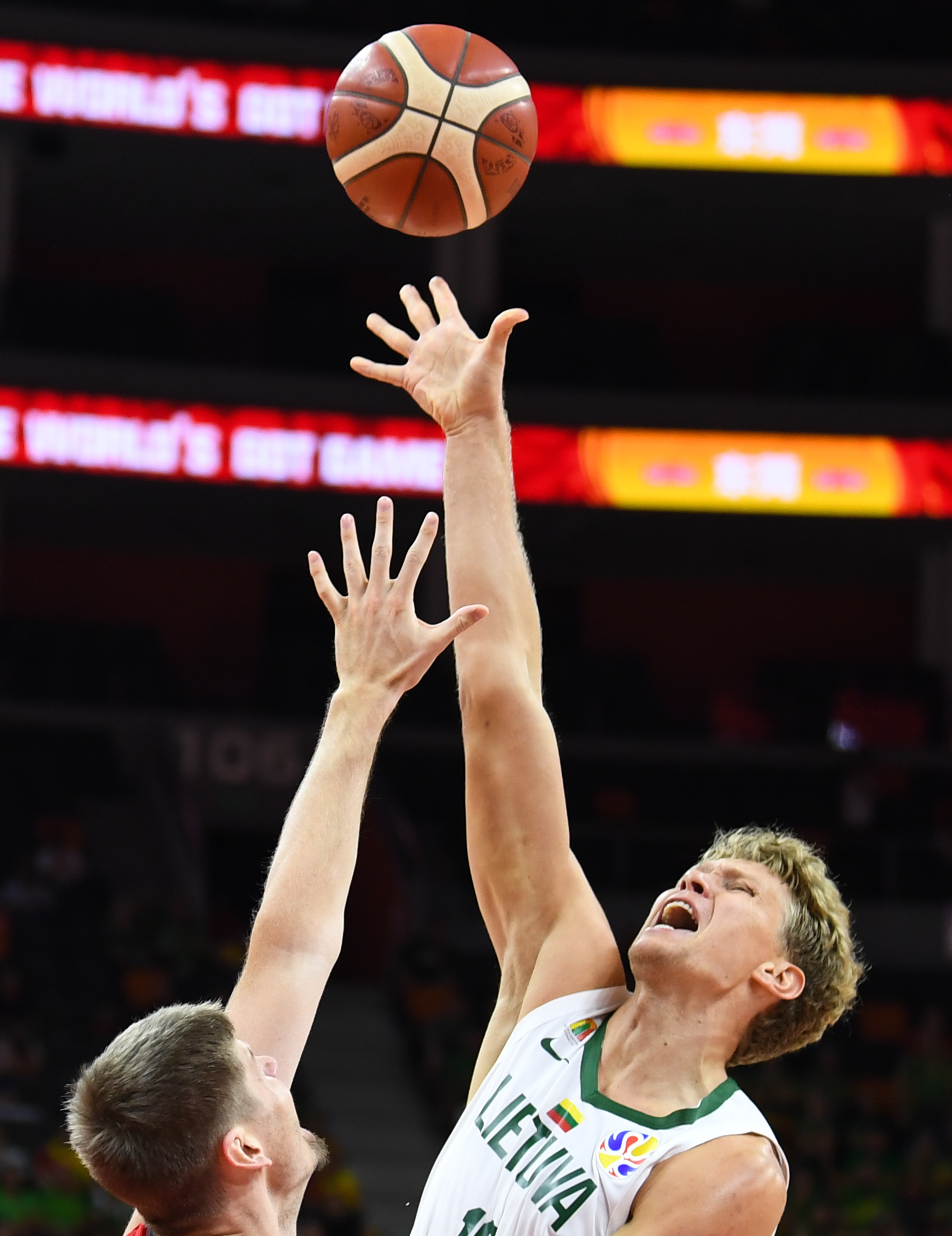 立陶宛国家队在场上表现出了强劲的对抗精神的简单介绍 立陶宛国家队在场上表现出了强劲的对抗精神的简单介绍