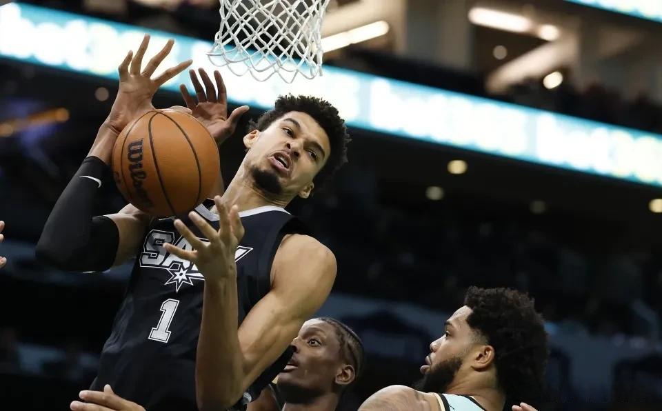 包含马刺队势不可挡，一鼓作气击败对手晋级下一轮的词条