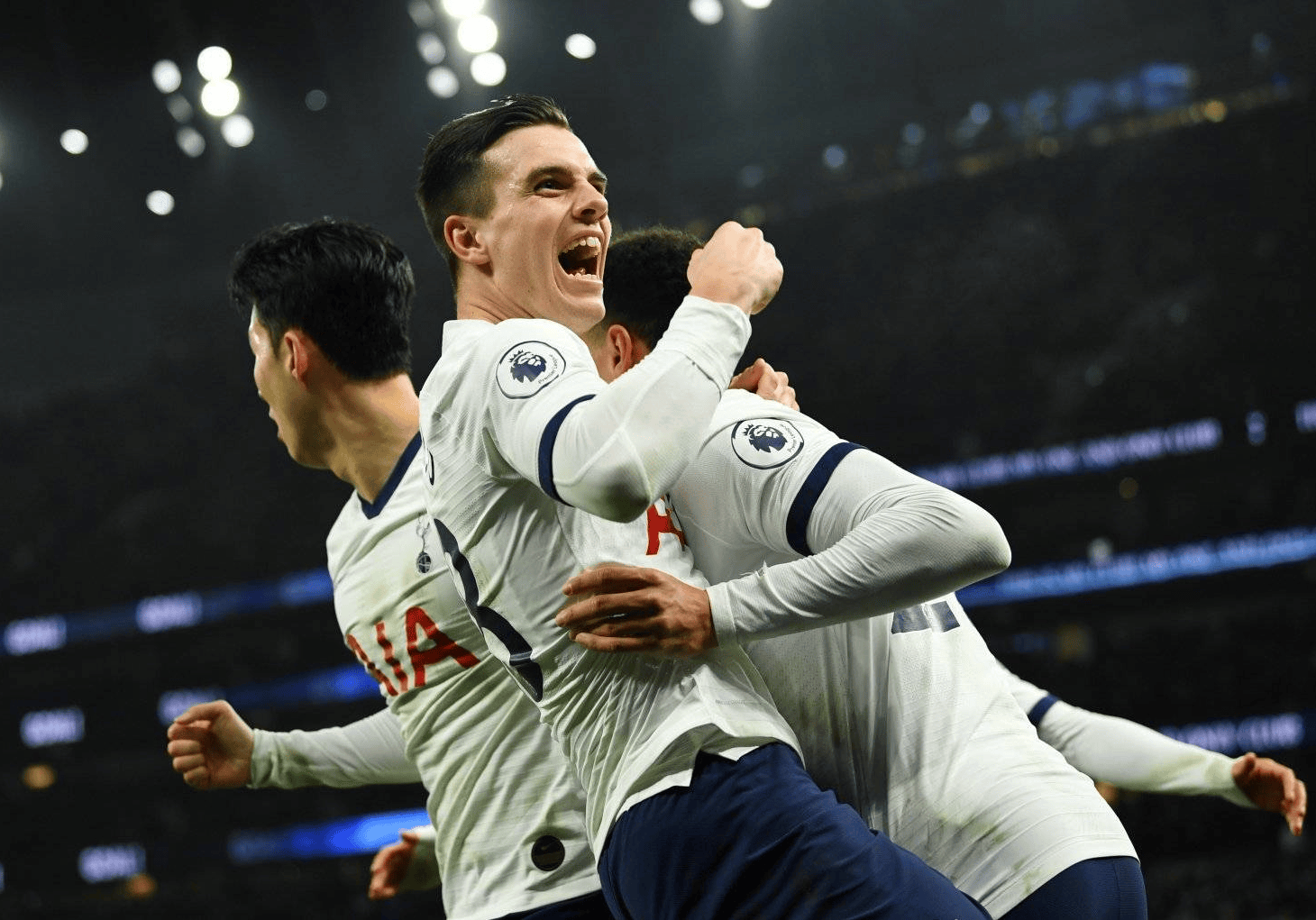 关于法兰克福主场大胜多特蒙德，欧联杯晋级前景一片光明的信息