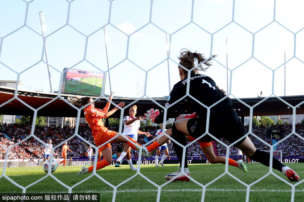 英格兰队在欧洲比赛中展现出强大的控球能力 英格兰队在欧洲比赛中展现出强大的控球能力