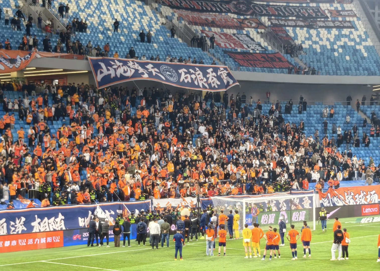 青岛黄海中场球员获得进球,助球队赢球 青岛黄海中场球员获得进球,助球队赢球