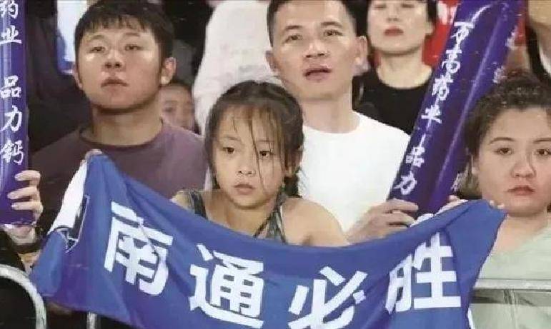 草根球队异军突起,挑战传统豪强地位 草根球队异军突起,挑战传统豪强地位