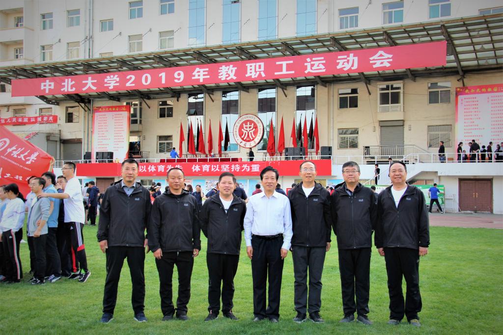 夺冠球队精神风貌，团结互助合作有力的简单介绍