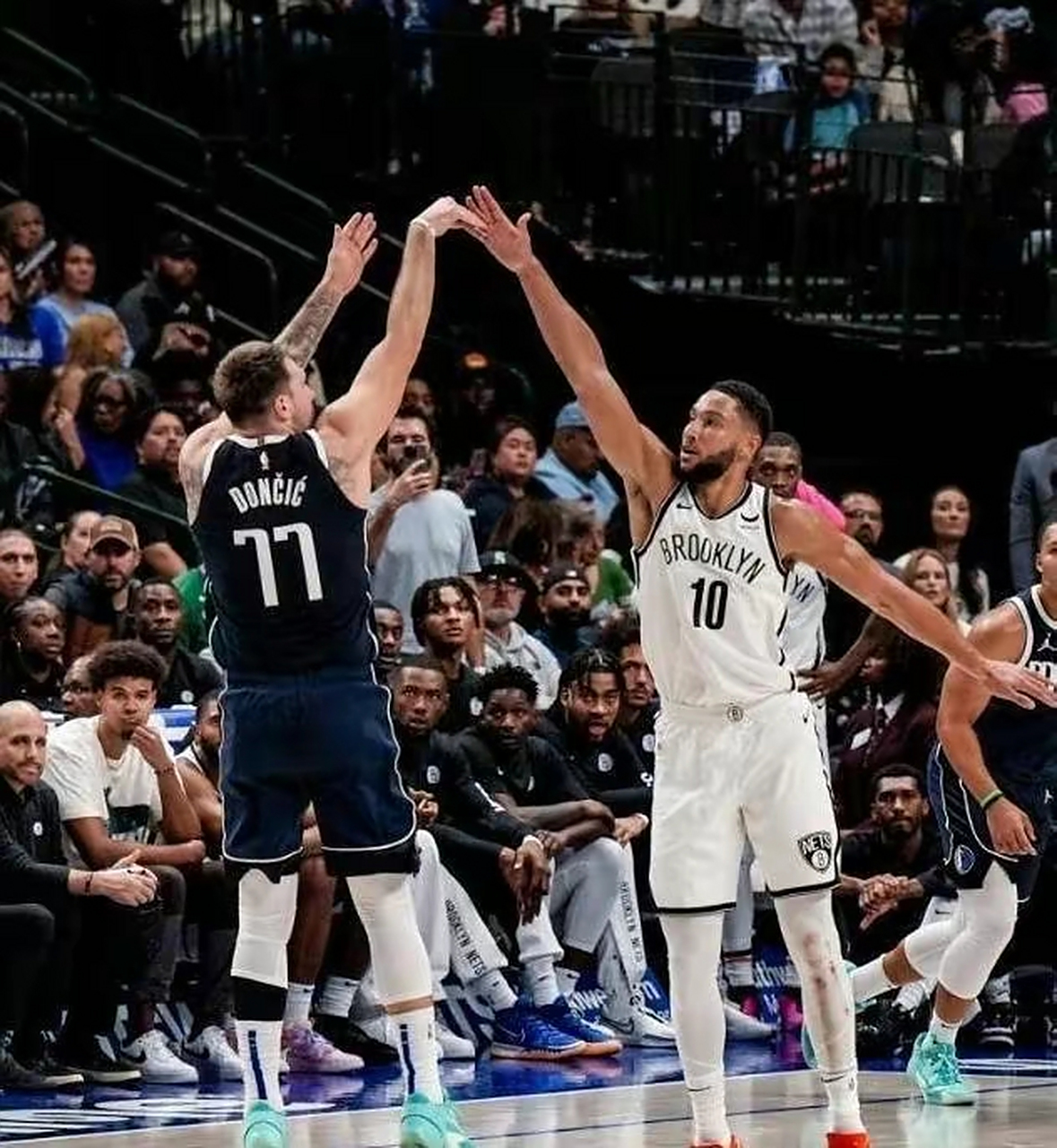 独行侠战胜魔术，西蒙斯再次砍下+得分的简单介绍