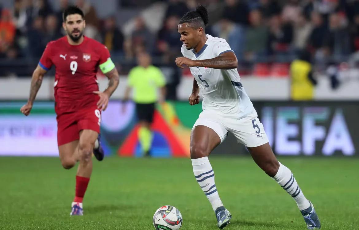 包含欧预赛防守问题凸显，球队调整战术备战的词条