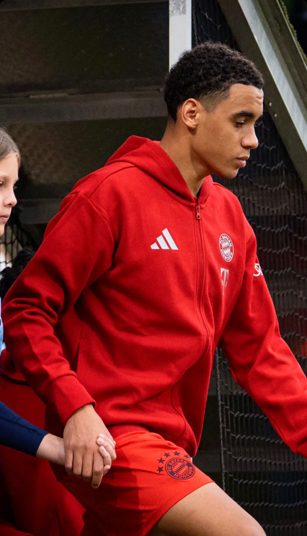 包含现场评述热情高涨,各方球迷欢呼雀跃的词条 包含现场评述热情高涨,各方球迷欢呼雀跃的词条