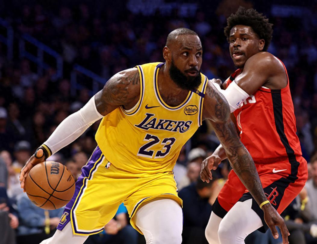 詹皇绝杀三分,率队击败小牛 詹皇绝杀三分,率队击败小牛