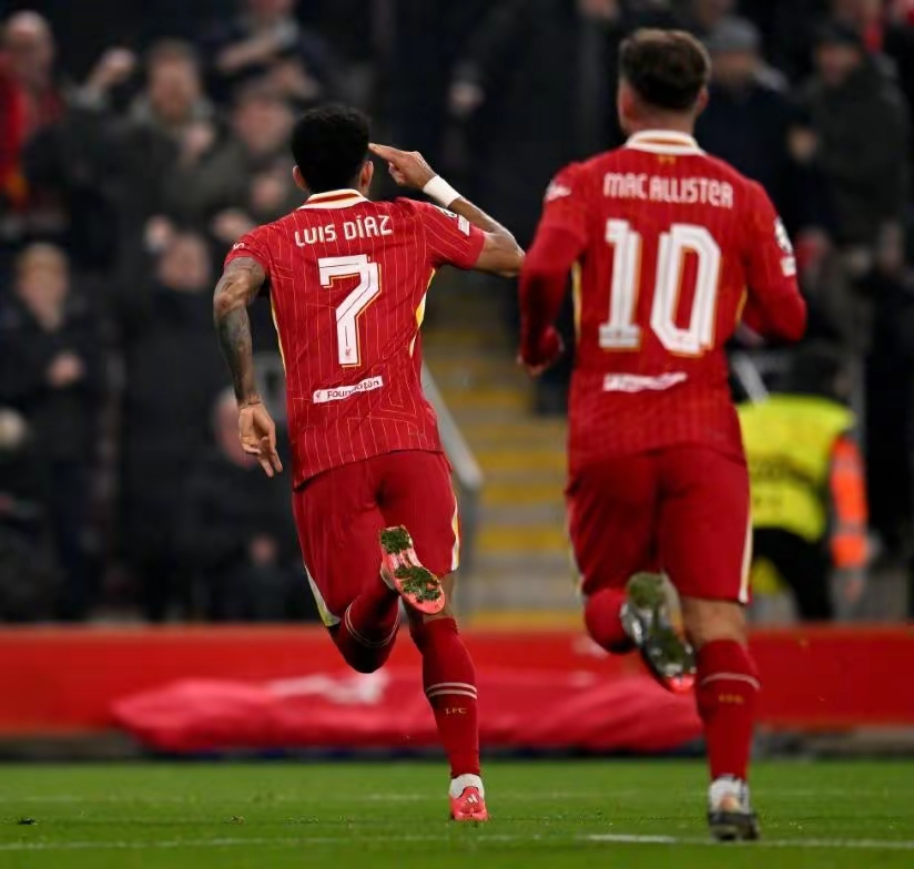 利物浦客场大胜，保持领跑优势