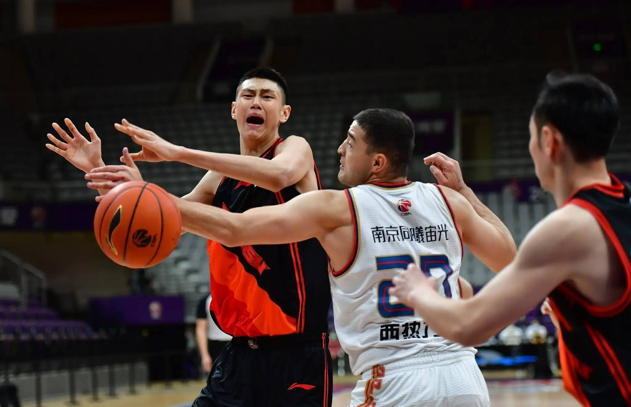 包含湖北男篮近期状态下滑，主教练急需调整球队战术的词条